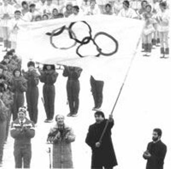 Otvaranje ZOI u Sarajevu Uglje&scaron;a Uzelac ma&scaron;e zastavom