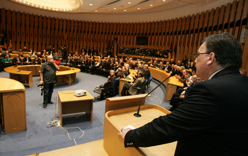 Velika sala PSBiH je bila zaključana/ Foto: DEPO