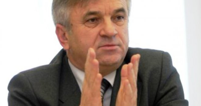 Čubrilović: Iscrtajte i grobnice Srba pobijenih u Bratuncu, Sarajevu, Mostaru, Jasenovcu 