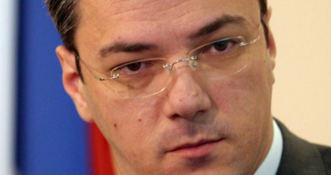 Milorade, ako si muško i ako nisi kukavica, kakav si bio u ratu - izađi sa mnom na tv megdan!