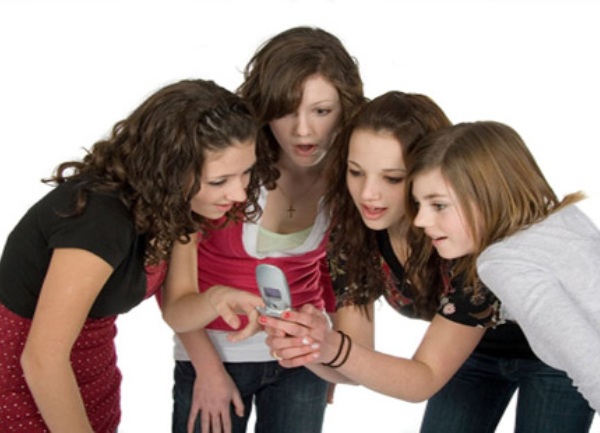 Tinejdžeri - mobilni telefoni