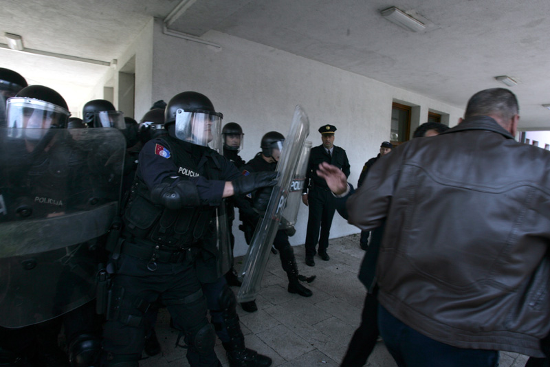 Sukobili se demonstratnti i policija/ Foto: DEPO