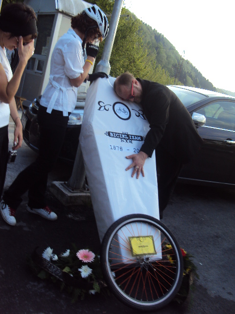 Smrt fa&scaron;izmu, sloboda biciklizmu!