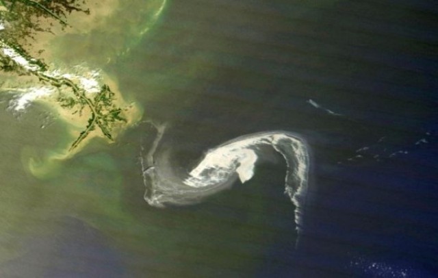 Satelitska snimka naftne mrlje / foto: Reuters