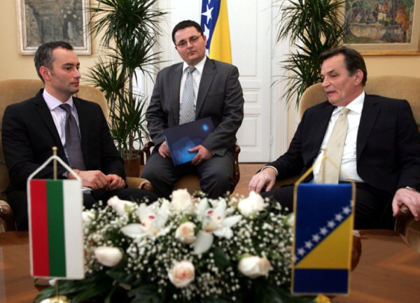 Nikolaj Mladenov naslovna