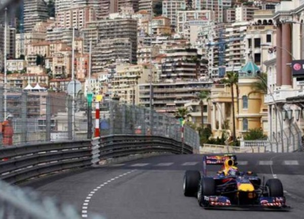 Mark Webber briljantan na ulicama Monte Carla / foto: Reuters