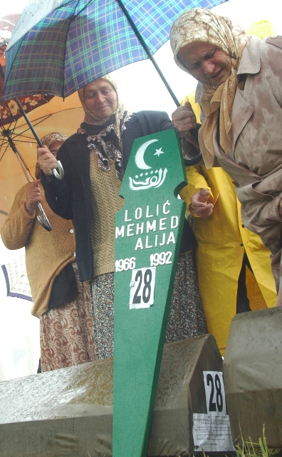 Gornja Kalesija - dženaza za 29 Bo&scaron;njaka / foto: DEPO