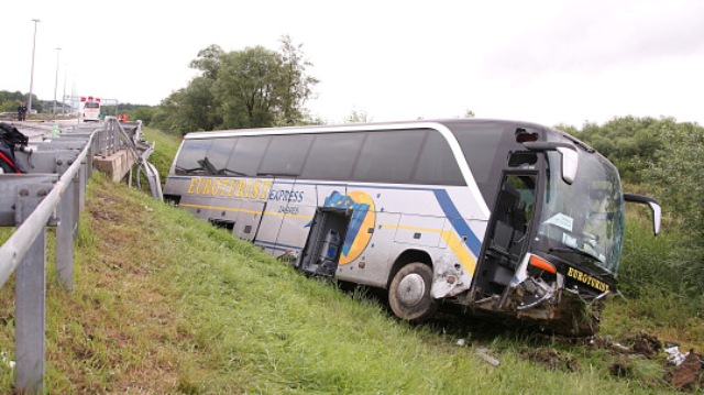 Karlovac - autobus sletio sa autoputa / foto: CROPIX