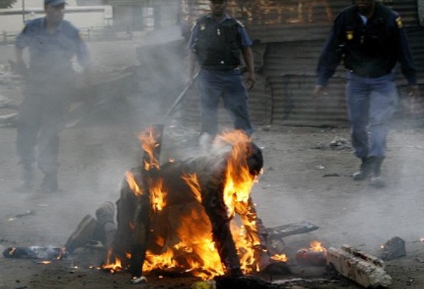 zapaljen čovjek, arhiva