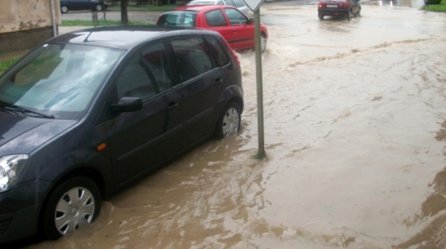 poplava u Daruvaru / FOTO: Cropix
