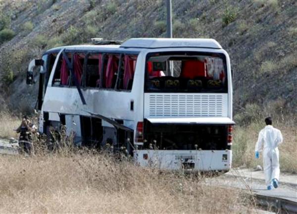 Istanbul - bomba&scaron;ki napad na vojni autobus / foto: Reuters