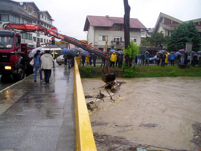 Borba za most - Čelinac (FOTO: SRNA)