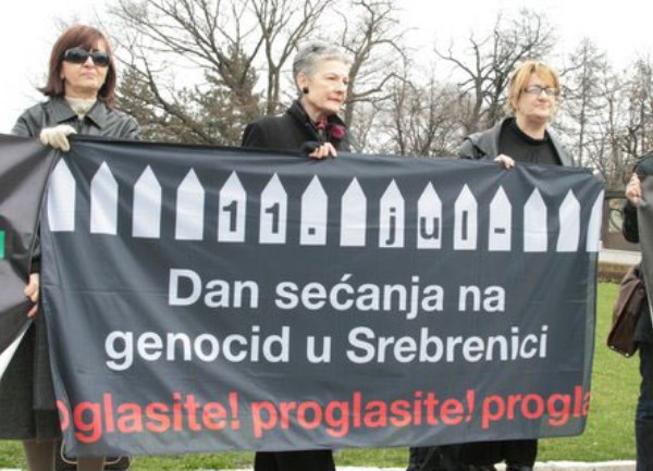 Žene u crnom, arhiv