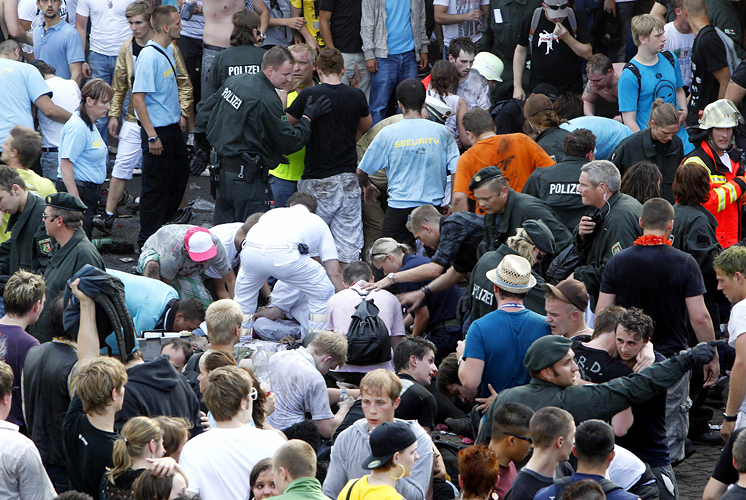 10 osoba poginulo u stampedu, mnogi ozlijeđeni bore se za život