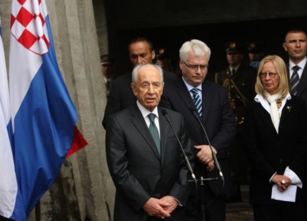 Peres i Josipović u Jasenovcu
