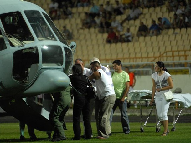 Helikopter sletio na stadion u mostaru