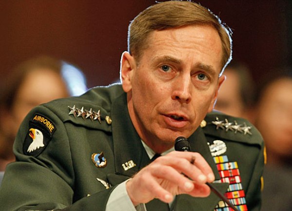 general Dejvid Petreus