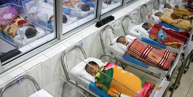 bebe u porodili&scaron;tu