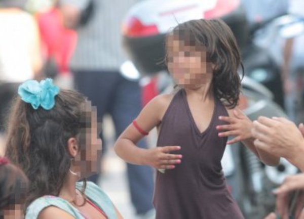 Djevojčice na Saboru u Guči