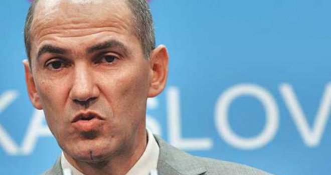 Janez Janša primljen u zatvor, ispratila ga kolona simpatizera