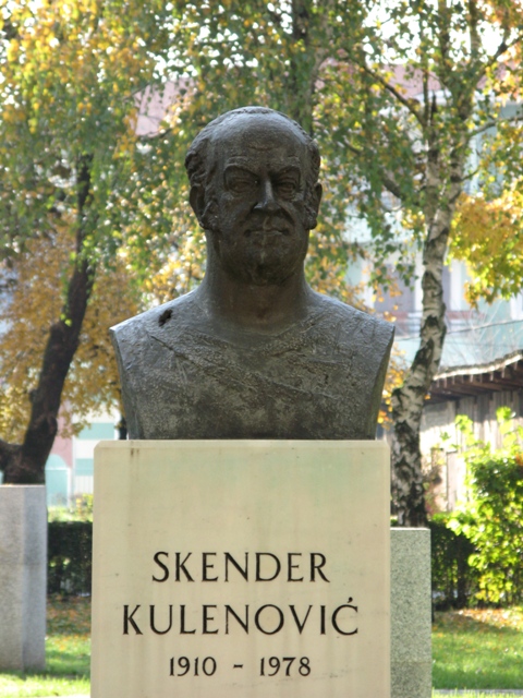 Skender Kulenović, bista