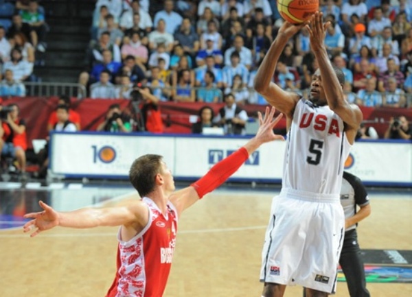 ko&scaron;arka SAD-Rusija / FOTO: fiba.com