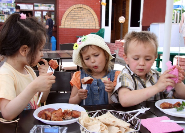 djeca u restoranu, arhiv