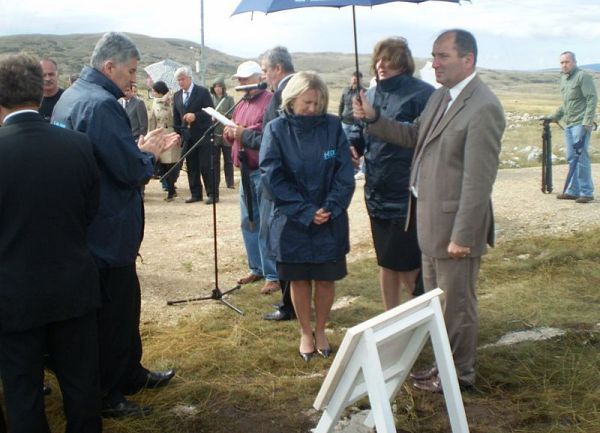 Borjana Kri&scaron;to polaže kamen temeljac