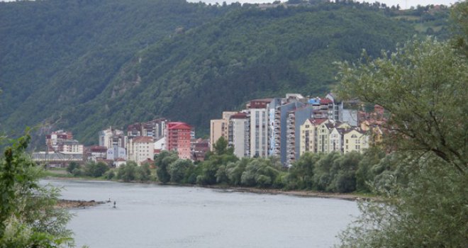 Užasavajuće pjesme ore se Zvornikom: 'Srebrenice, ti si nama mila, dabogda se triput ponovila...'