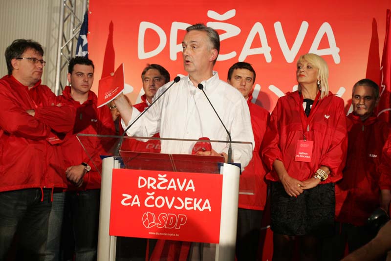 Željko Komšić nakon proglašenja pobjede Željko Komšić nakon proglašenja pobjede