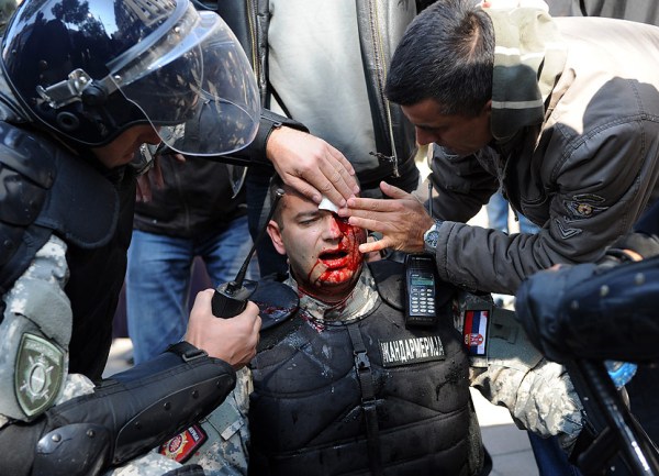 Policajac povrijeđen na Paradi ponosa