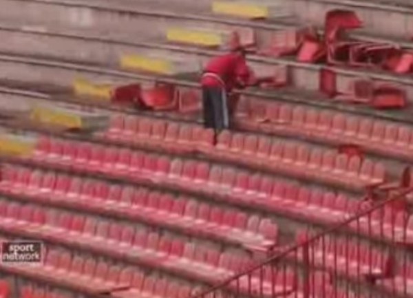 uklanjanje stolica sa stadiona - screenshot