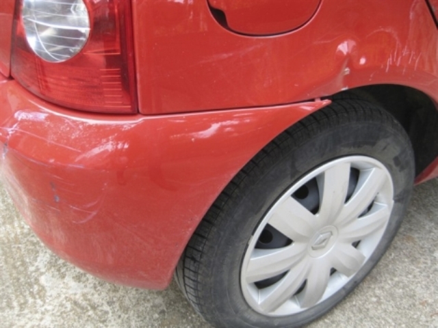 automobil-napad lisice