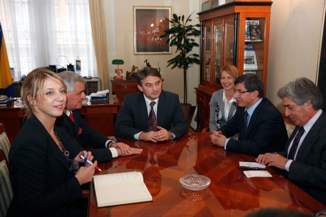 Kom&scaron;ić i Davutoglu