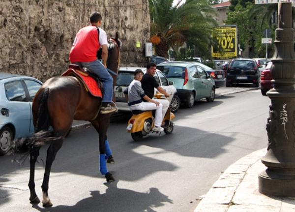 jahanje konja kroz grad, ilustracija