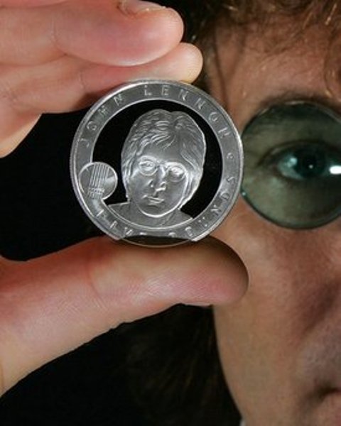 novčić sa likom Džona Lenona