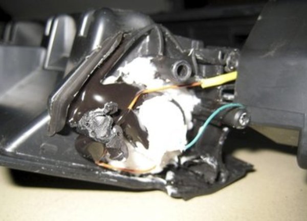 eksploziv iz jemenskog aviona