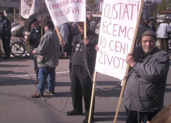protest biv&scaron;ih radnika u Novom Pazaru