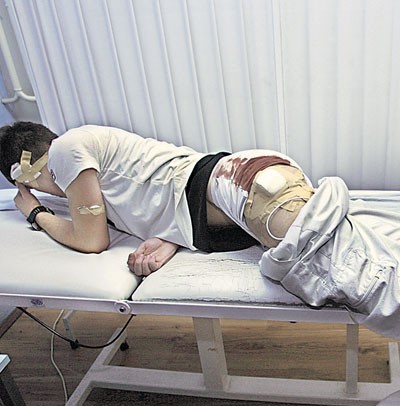 Prebijen i isečen nožem... Maloletni B.G. žrtva policijske torture