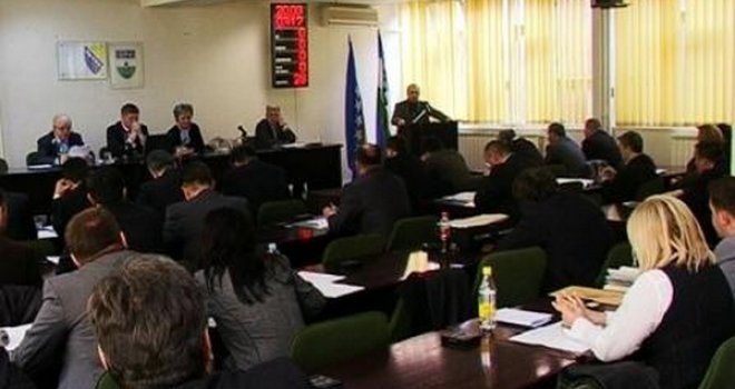 Najviše od svih u državi BiH: Evo koliko zarađuju poslanici u Skupštini USK