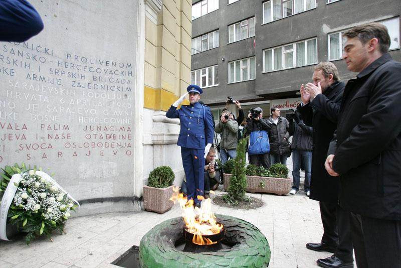 Polaganje cvijeća-Vječna vatra