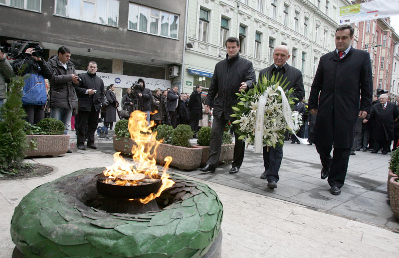 Polaganje cvijeća-Vječna vatra