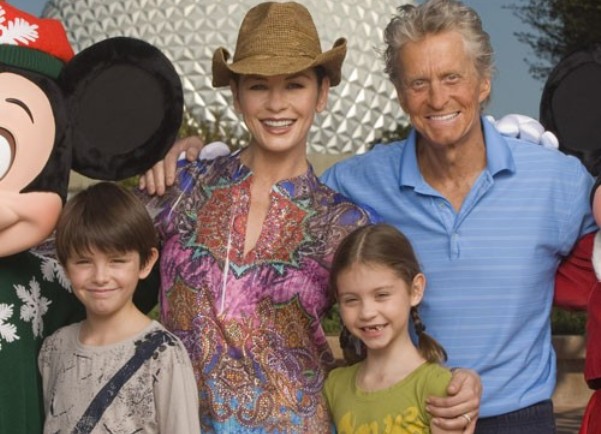 Michael Douglas i Catherine Zeta Jones u Disney Worldu