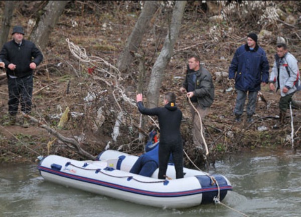 Izvlačenje tijela iz Željeznice