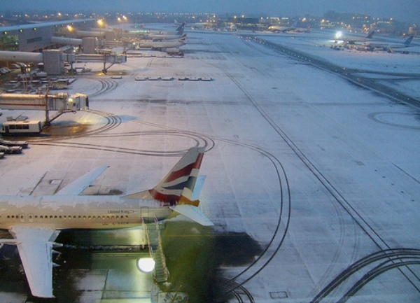 aerodrom pod snijegom