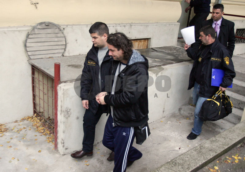 Sprovođenje Senada Kobilića, Nermina Ćehaje i Klausa Mekića u zatvor/ Foto: DEPO PORTAL Sprovođenje Senada Kobilića, Nermina Ćehaje i Klausa Mekića u zatvor/ Foto: DEPO PORTAL