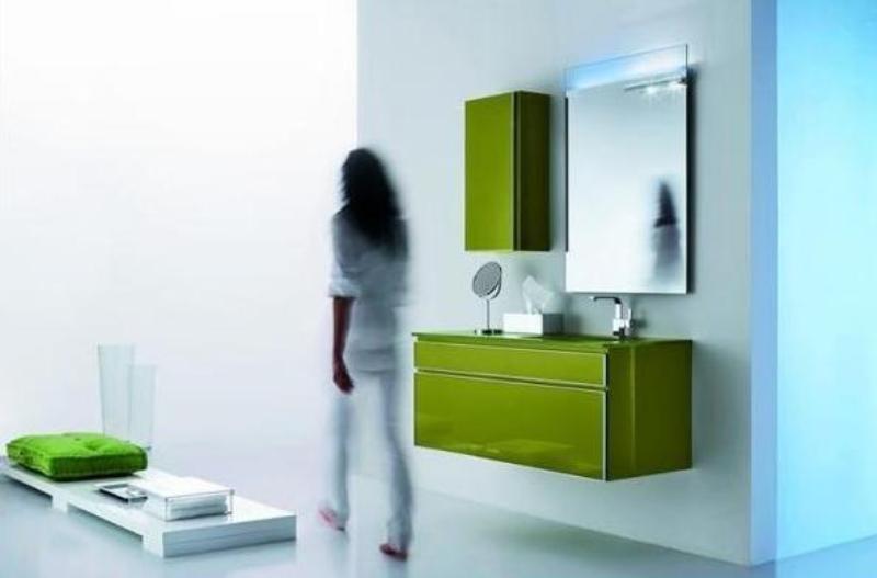 Minimalizam kao stil uređenja interijera, koji je proči&scaron;ćena transcendencija u boji, dekoru i teksturi, također je dobio svoje mjesto i u kupaonici