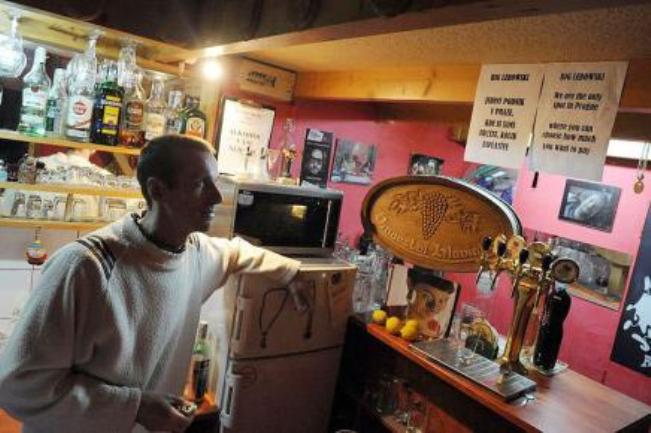 če&scaron;ki kafić u kojem gosti određujucijenu