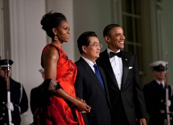 Mi&scaron;el Obama crvena haljina