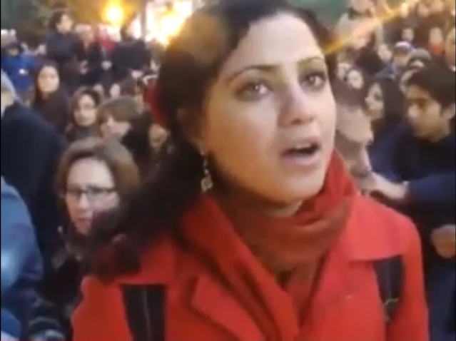 Djevojka pjeva u Egiptu